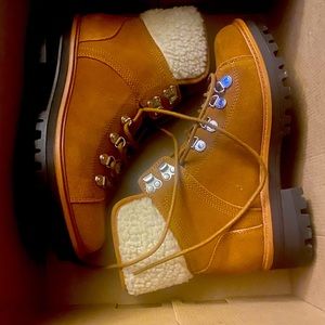 Marc Fisher ISALIA LUG RT LUP SHEAR boots 8.5 medium Cognac